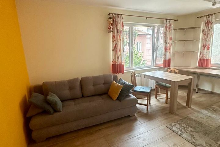 Two-room apartment for rent in Lozenets