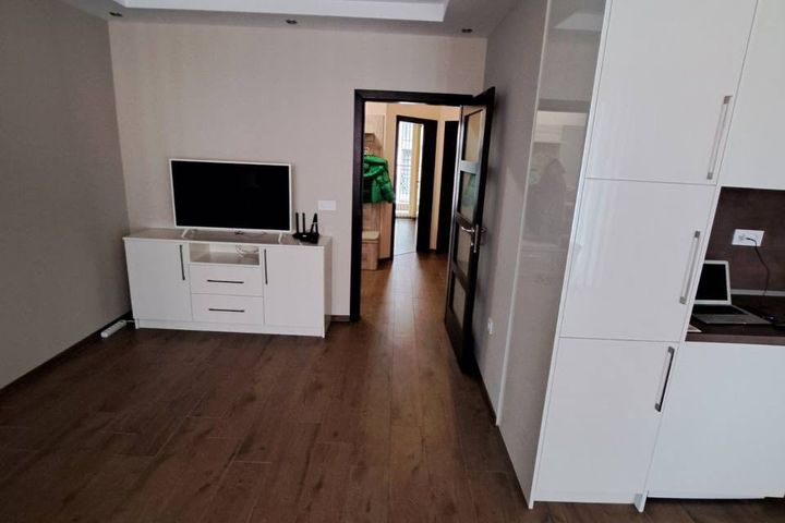 A spacious three-room apartment for rent near the National Palace of Culture and the Medical University