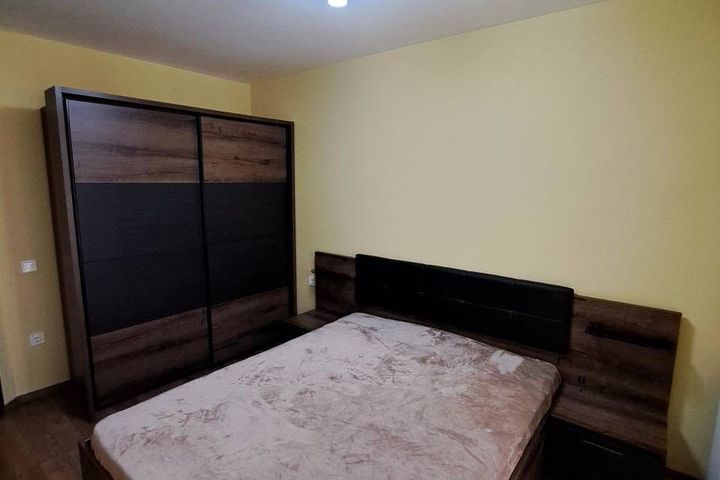 A spacious three-room apartment for rent near the National Palace of Culture and the Medical University