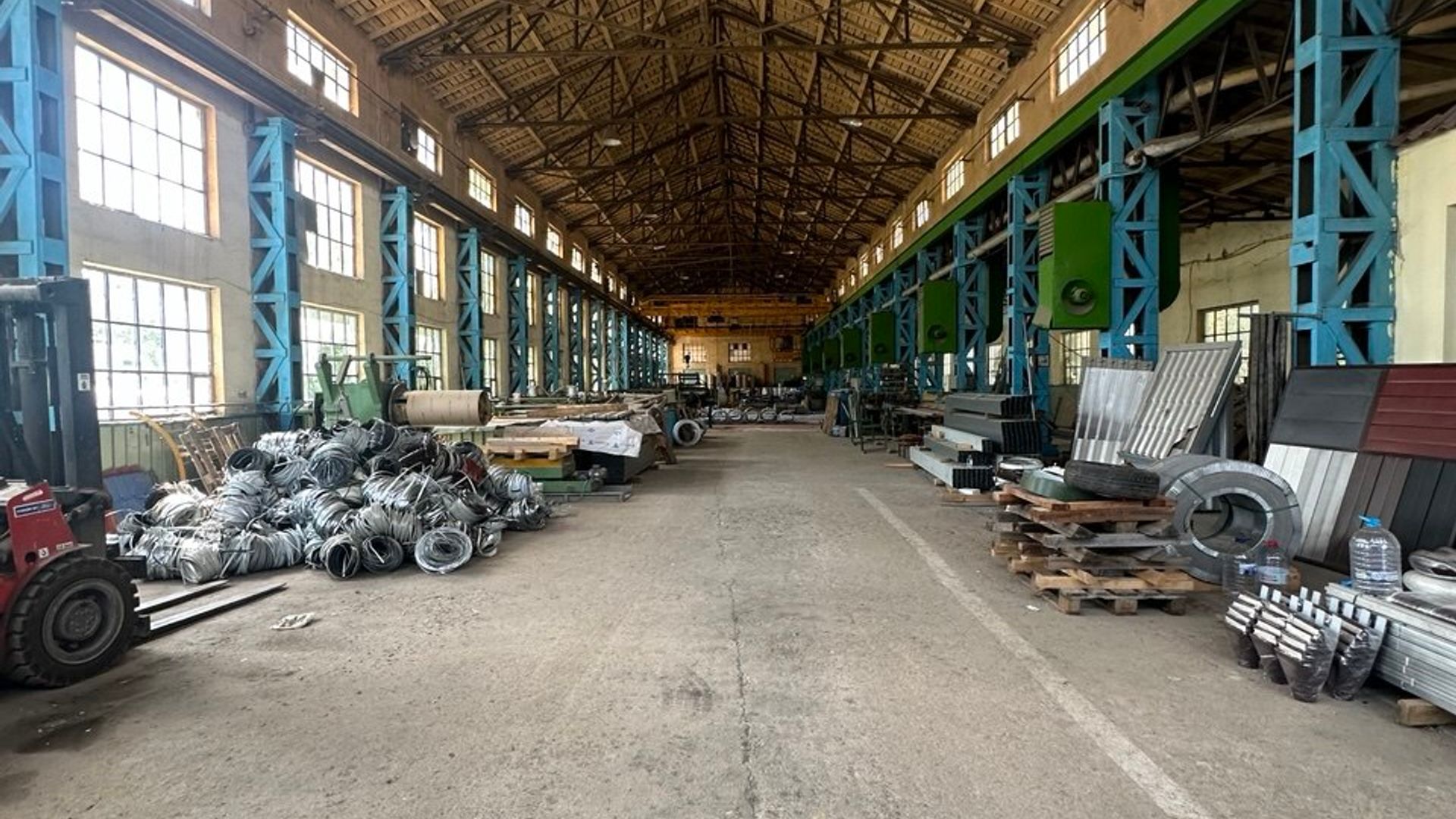 בסיס ייצור ומחסן להשכרה בשטח של 1050 מ"ר