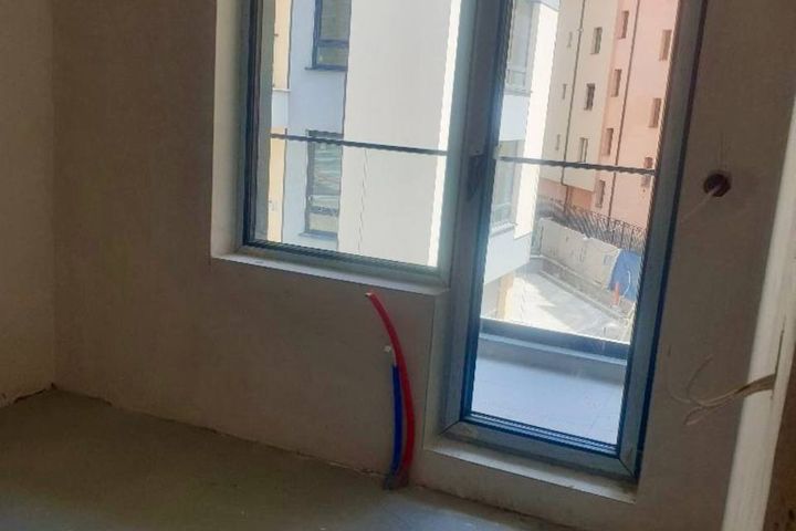 Three-room apartment with three exposures and a parking space in Manastirski livadi