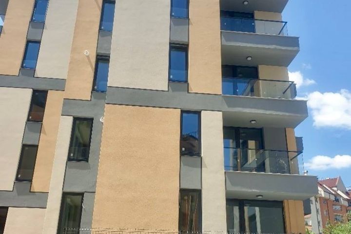 Тристаен апартамент с три изложения и паркомясто в Манастирски ливади