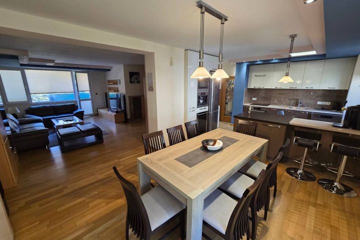 Spacious 4-room apartment with 3 terraces in Lozenets, next to Park Center